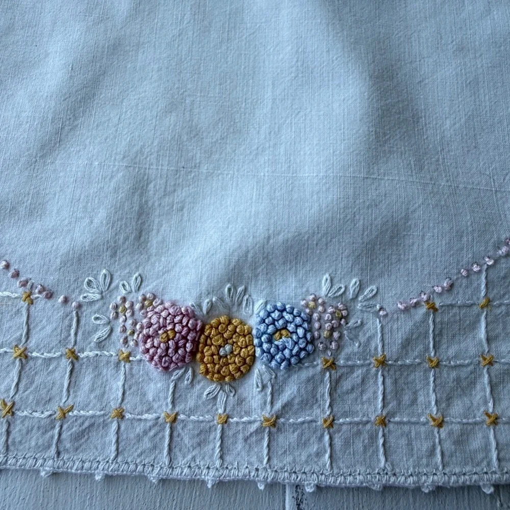 Vintage Hand Embroidered Linen Table Runner and Placemat Set White Floral